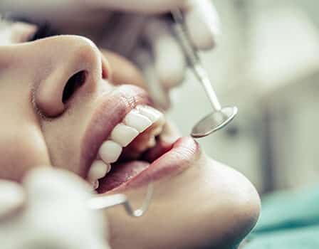 Implantes dentários gratuitos pelo SUS